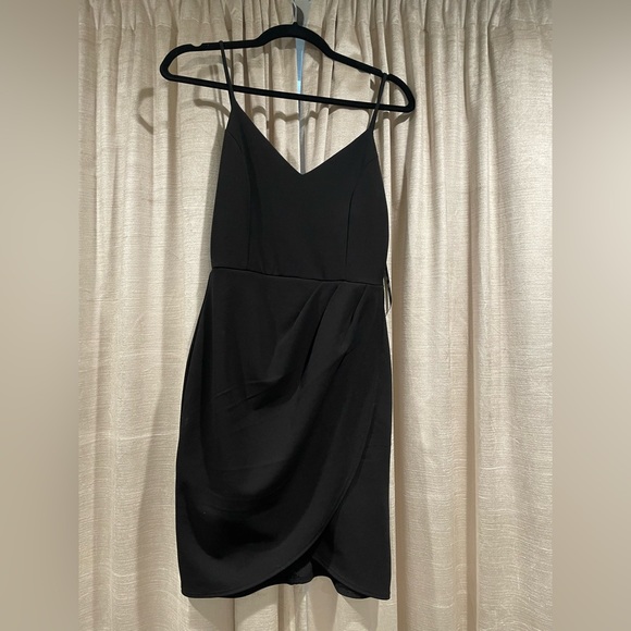 Dresses & Skirts - Lulus Balck Mini Dress